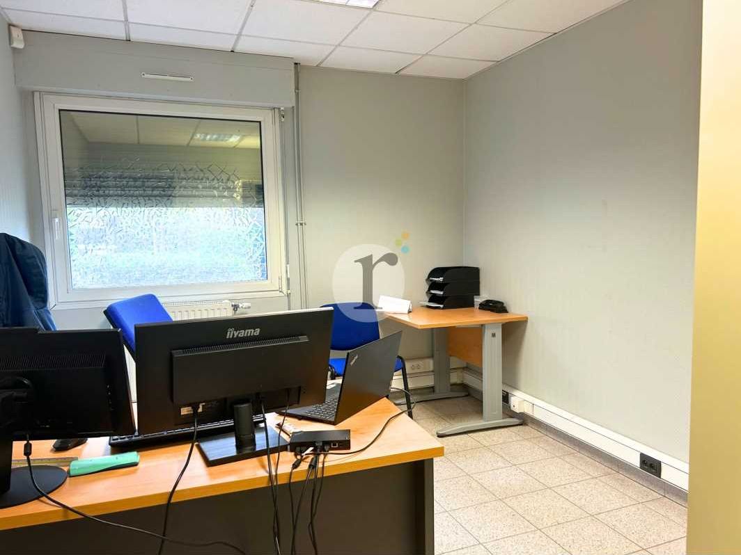 Aires d'entreprise vous propose, à la vente, ce l