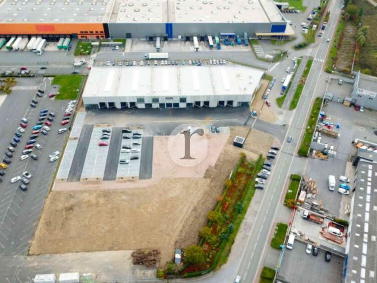 Aires d'Entreprises vous propose, à la location, 