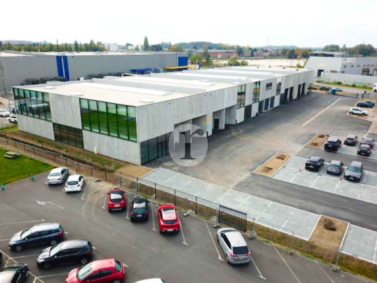 Aires d'Entreprises vous propose, à la location, 