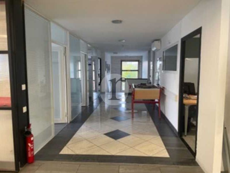 Aires d'Entreprises vous propose, à l'acquisition