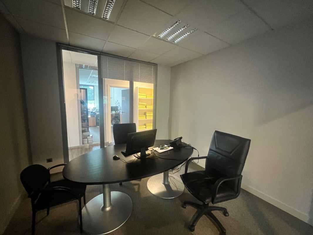 Aires d'Entreprises vous propose, à la location, 