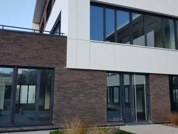 Aires d'Entreprises vous propose, à la location, 