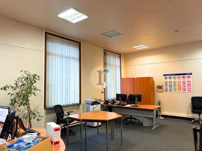 Aires d'Entreprises vous propose, à la location, 