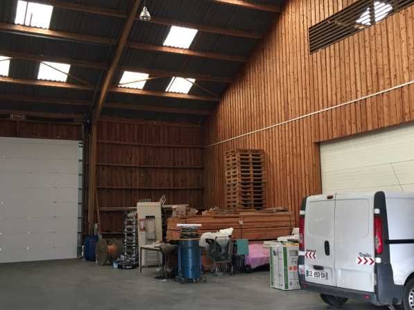 À louer, sur la zone industrielle de (59) - Sars 