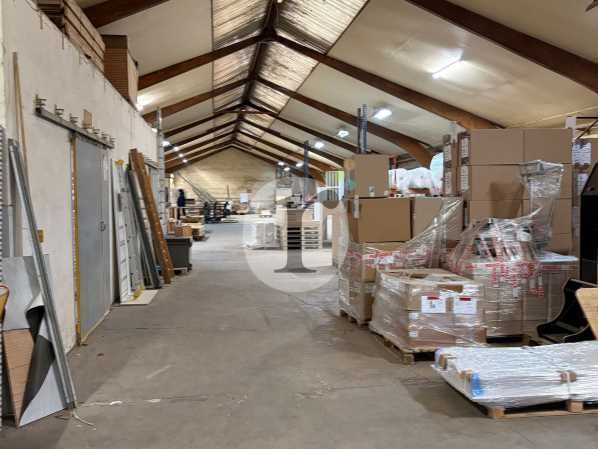 Aires d'Entreprises vous propose, à la location, 