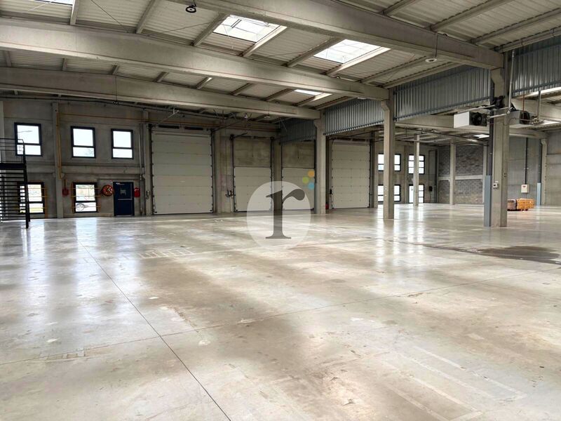 Aires d'Entreprises vous propose, à la location, 