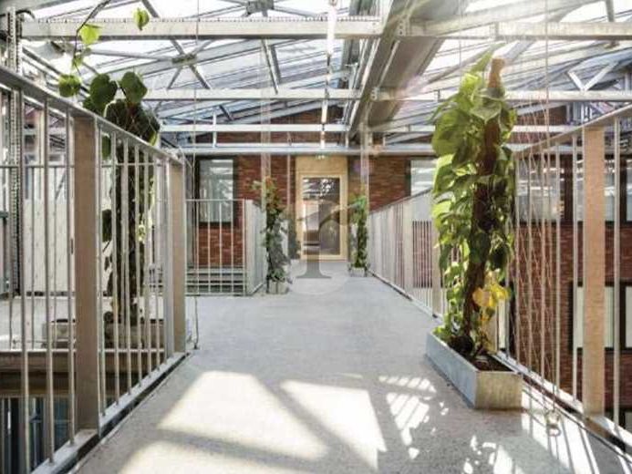 Aires d'Entreprises vous propose, à la location, 