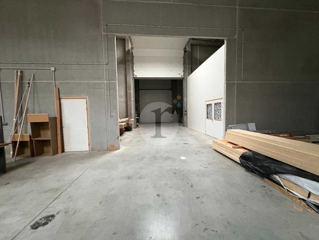 Aires d'Entreprises vous propose, à la location, 