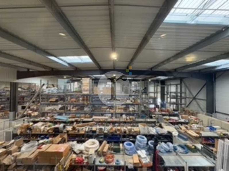 Aires d'Entreprises vous propose, à la location, 