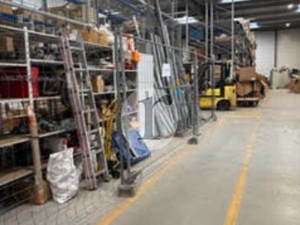 Aires d'Entreprises vous propose, à la location, 