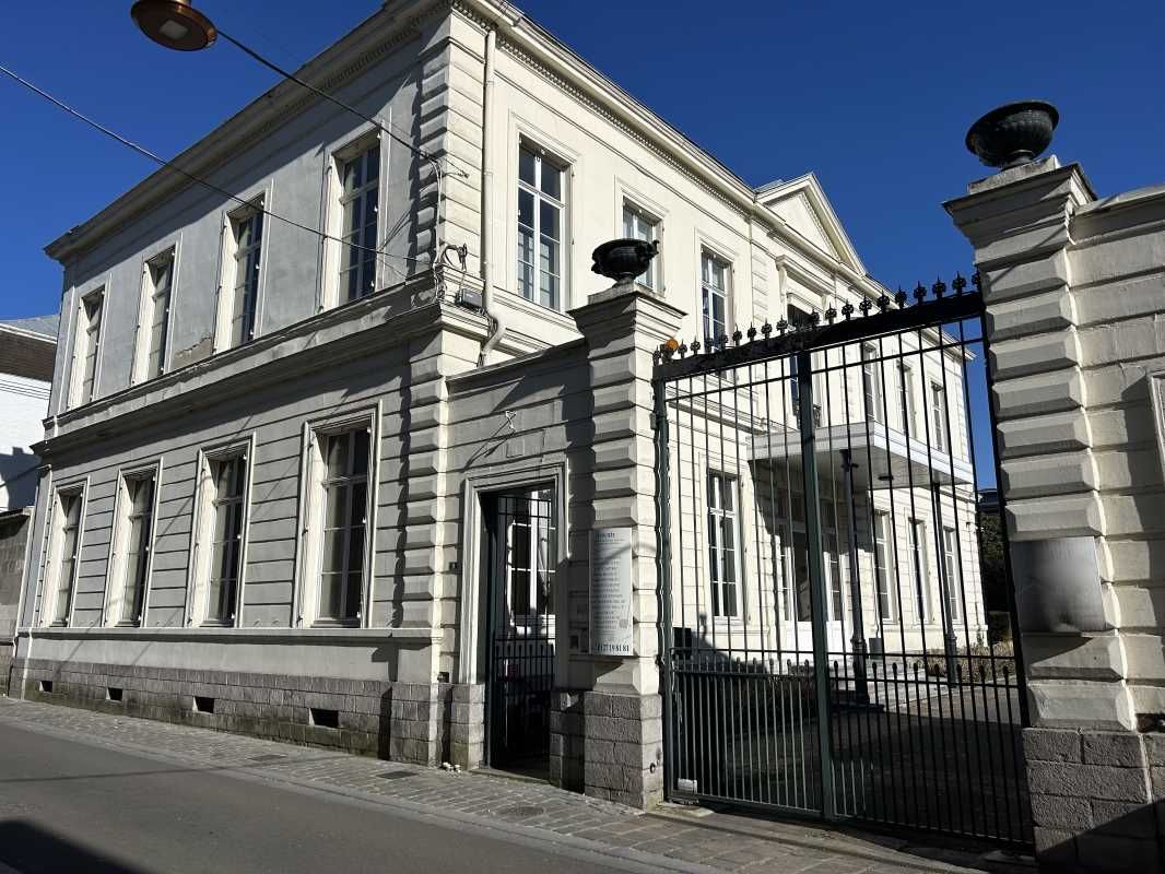 Aires d'Entreprises vous propose, à l'acquisition