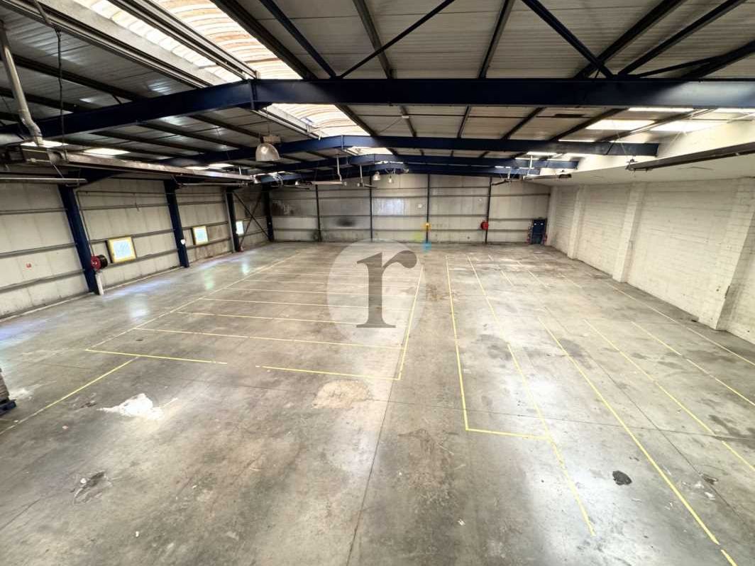 Aires d'Entreprises vous propose, à la location, 