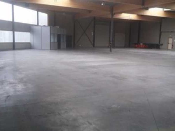 À louer bâtiment indépendant avec de belles prest