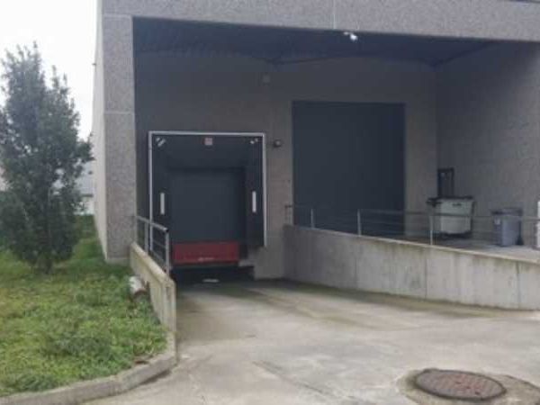 À louer bâtiment indépendant avec de belles prest