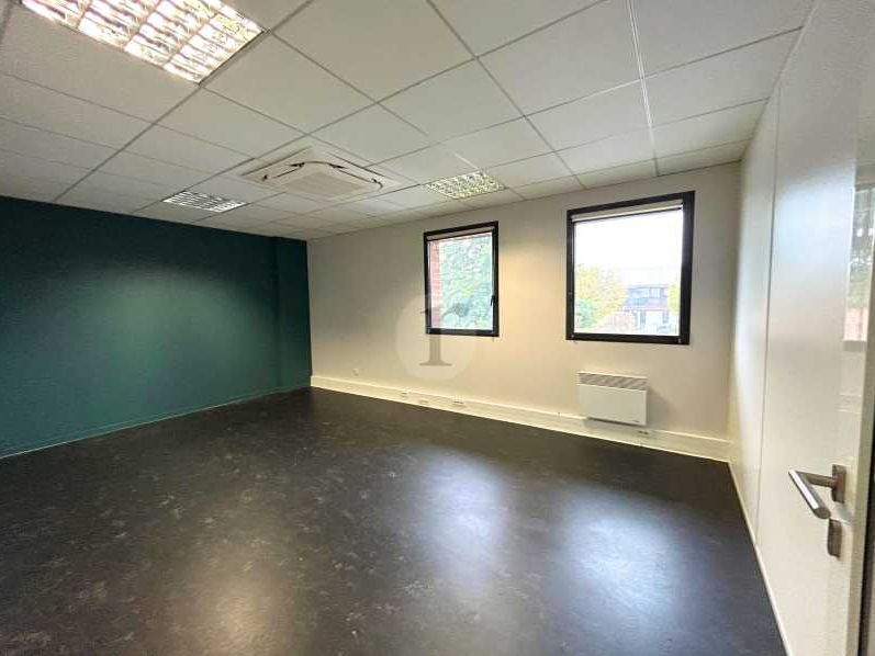 Aires d'Entreprises vous propose, à la location, 