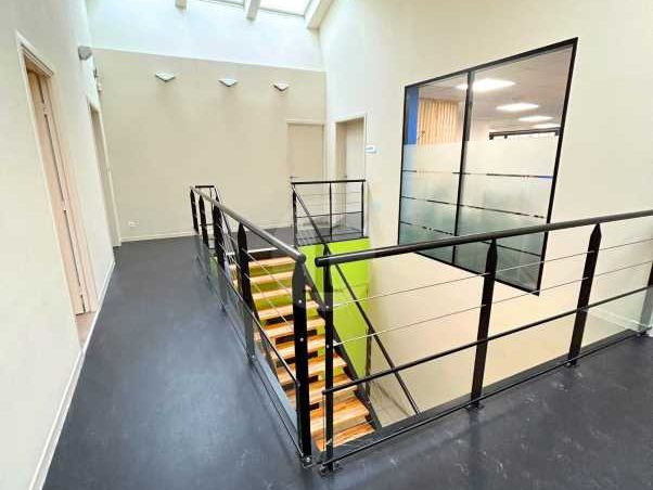 Aires d'Entreprises vous propose, à la location, 