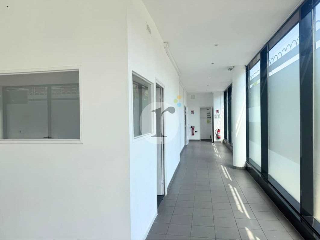 Aires d'entreprises vous propose, à la location, 