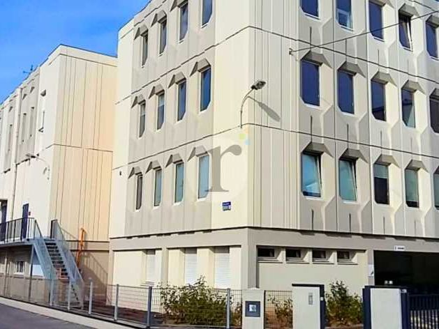 Aires d'Entreprises vous propose cet ensemble imm