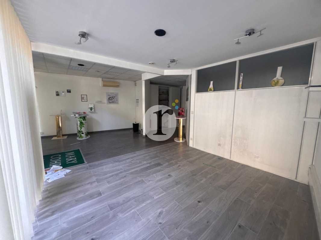 Aires d'Entreprises vous propose, à la location, 