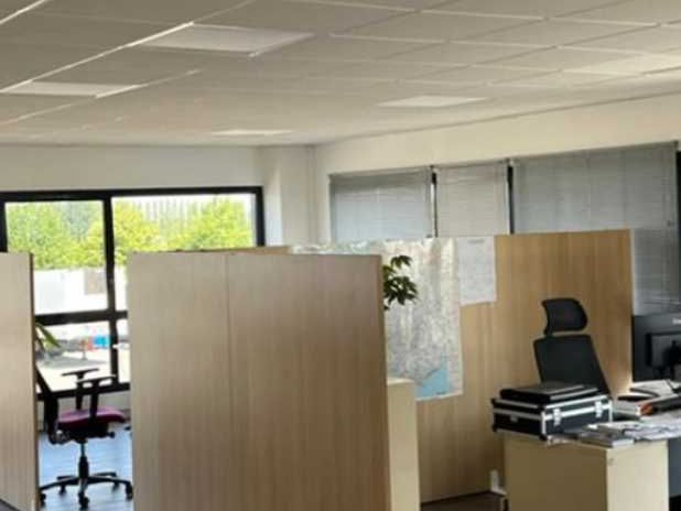 Aires d'Entreprises vous propose, à la location, 