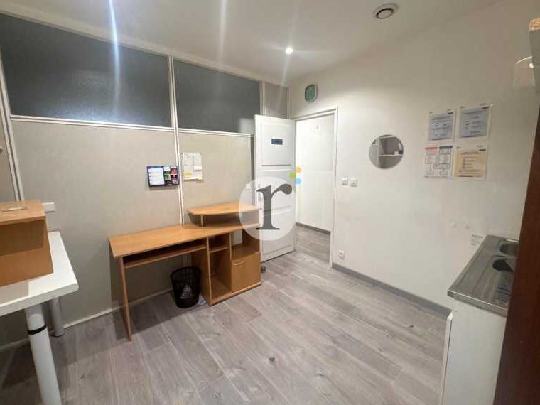 Aires d'Entreprises vous propose, à la location, 