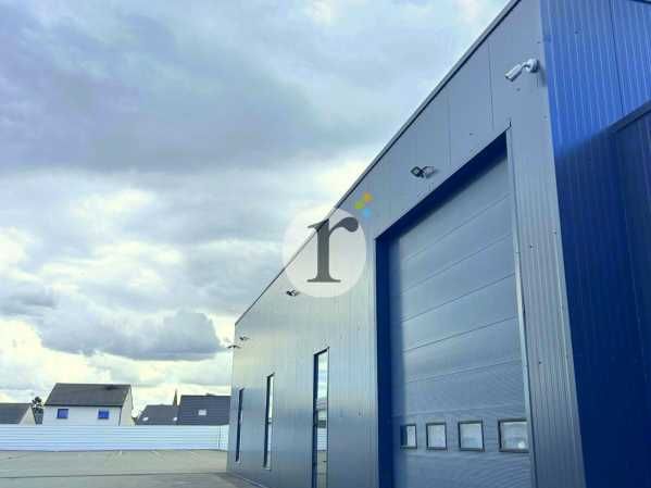 Aires d'Entreprises vous propose, à la location, 