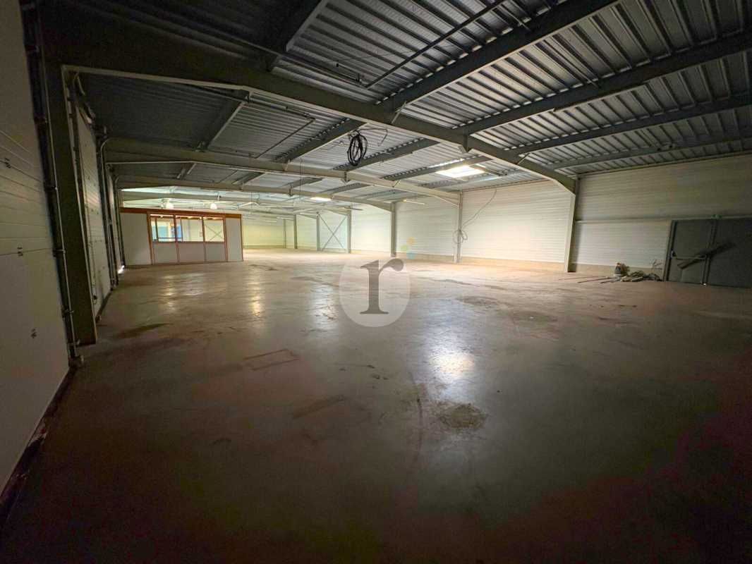 Aires d'Entreprises vous propose, à la location, 