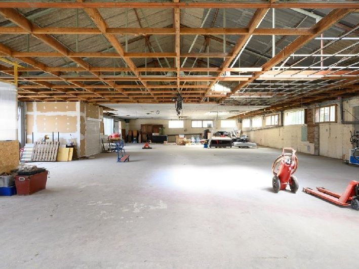 Aires d'Entreprises vous propose, à l'acquisition