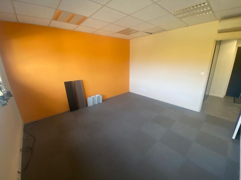 Aires d'Entreprises vous propose, à l'acquisition