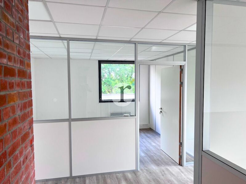 Aires d'Entreprises vous propose, à la location, 