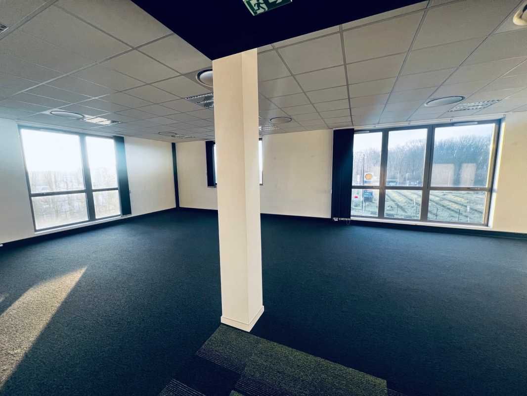 À louer, immeuble de bureaux de 2 129 m² (divisib