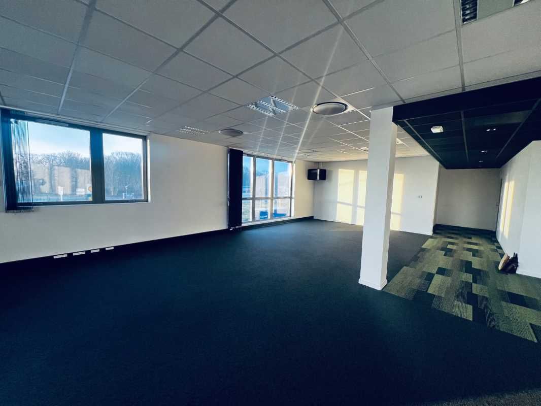 À louer, immeuble de bureaux de 2 129 m² (divisib