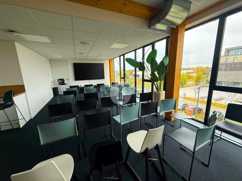 Aires d'Entreprises vous propose, à l'acquisition