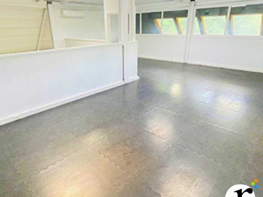 Aires d'Entreprises vous propose, à la location, 