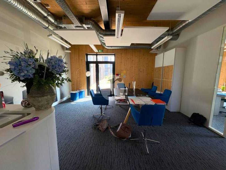 Aires d'Entreprises vous propose, à la location c