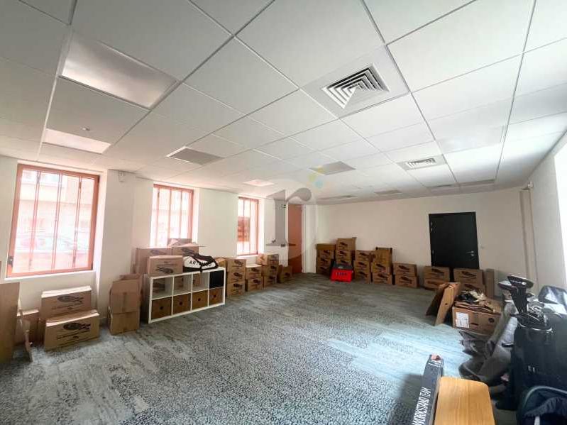 Aires d'Entreprises vous propose, à la location, 