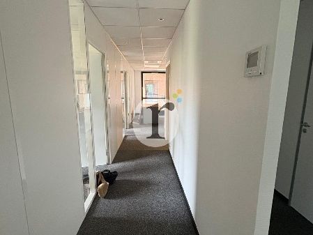 Aires d'Entreprises vous propose, à la location, 