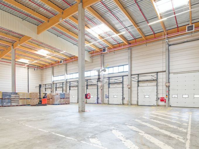 Aires d'Entreprises vous propose, à la location, 