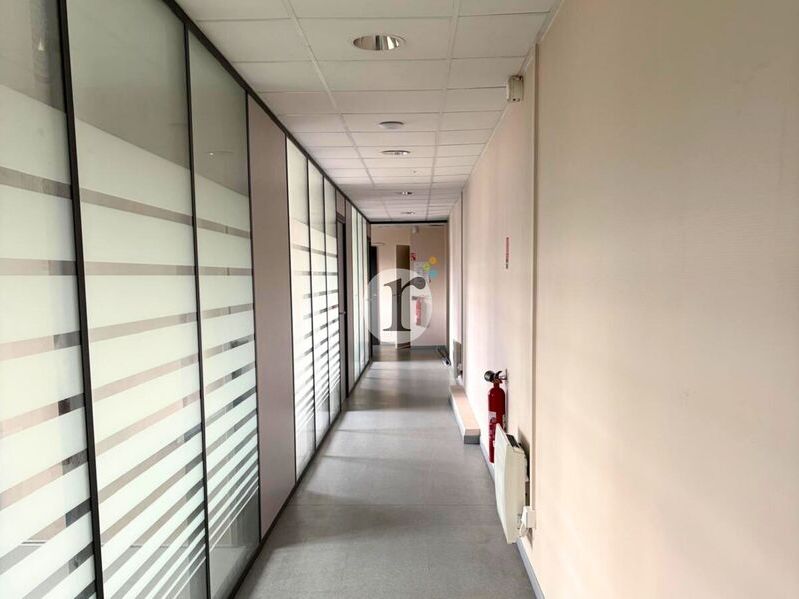 Aires d'Entreprises vous propose, à la location, 