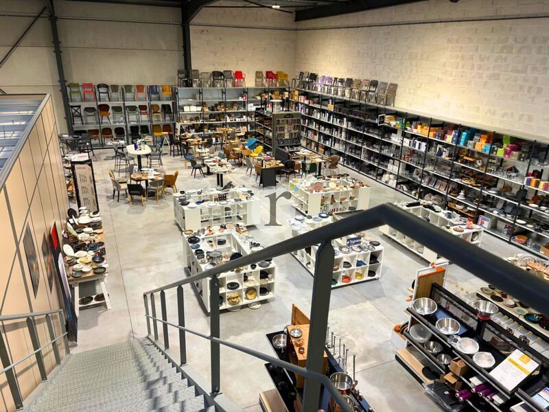 Aires d'Entreprises vous propose, à la location, 