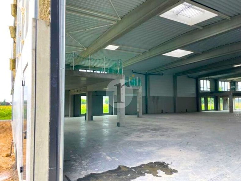 Aires d'Entreprises vous propose, à la location, 