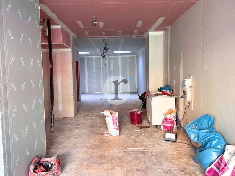 Aires d'Entreprises vous propose, à la location,