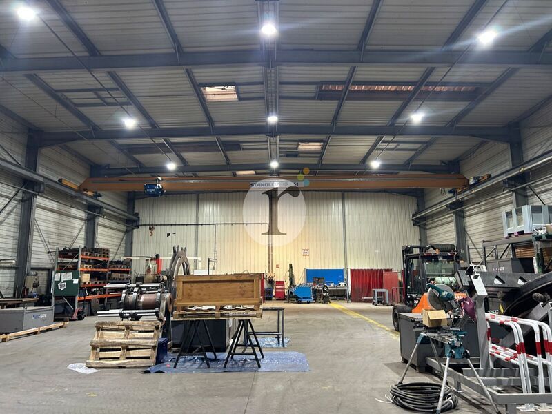 Aires d'Entreprises vous propose, à la location, 