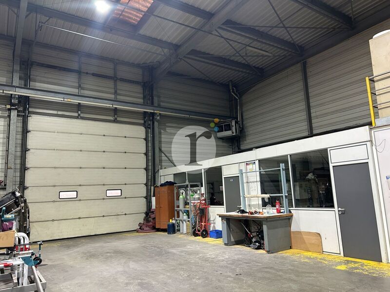 Aires d'Entreprises vous propose, à la location, 