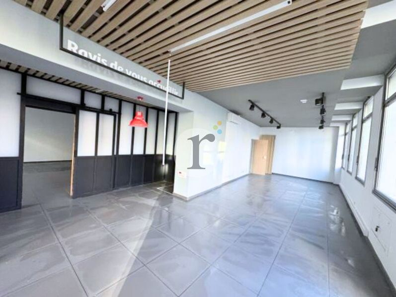 Aires d'Entreprises vous propose, à la location, 