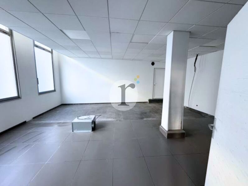 Aires d'Entreprises vous propose, à la location, 