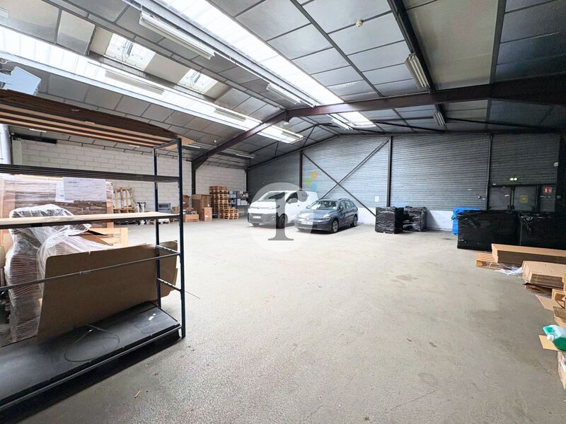 Aires d'Entreprises vous propose, à la location, 