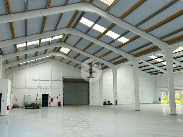 Aires d'Entreprises vous propose, à la location, 