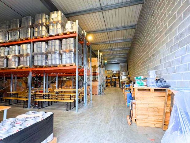 Aires d'Entreprises vous propose, à la location, 