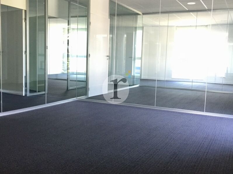 Aires d'Entreprises vous propose, à la location, 